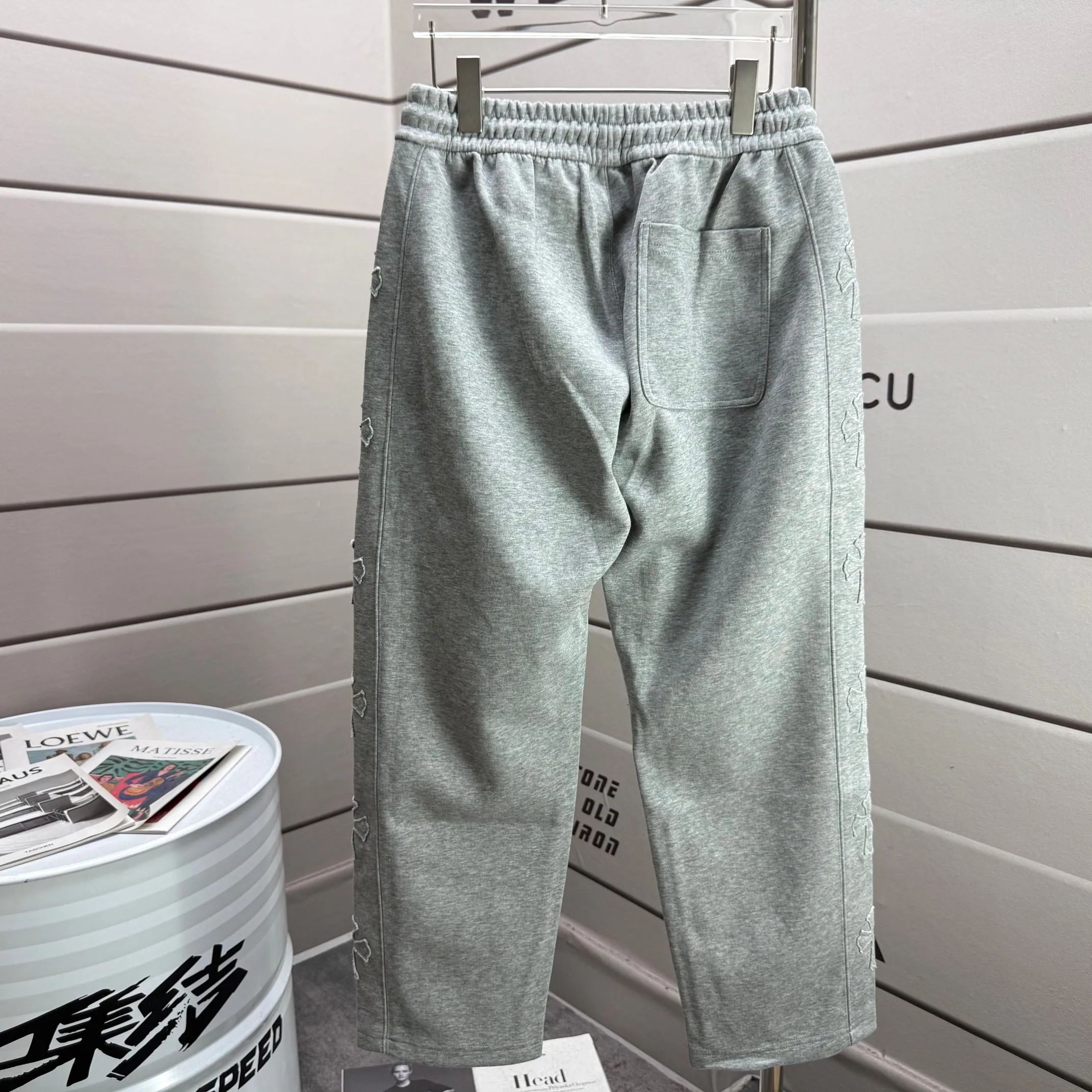 P310 Chrome Hearts* 2꯭0꯭2꯭5 new autumn pants, embroidered casual simple sweatpants, same style for men and women, Chrome Hearts. The fabric is made of 380g high-density double-sided Chinese custom fabric. It does not deform or shrink. The three-dimensional drape is amazing. Color: Black Gray Size: M-XXXL